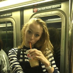 Meet your Posher, Lauren